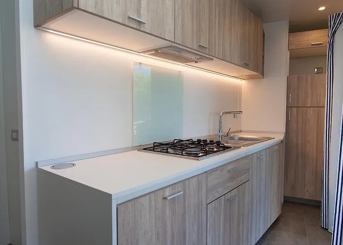 Mobile Homes And St,denis 假日公园 3*