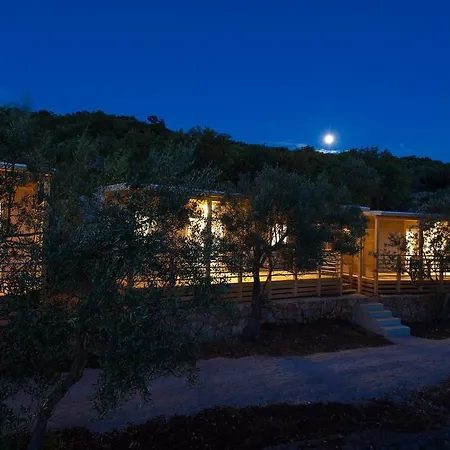 Mobile Homes And St,denis 3* Punat